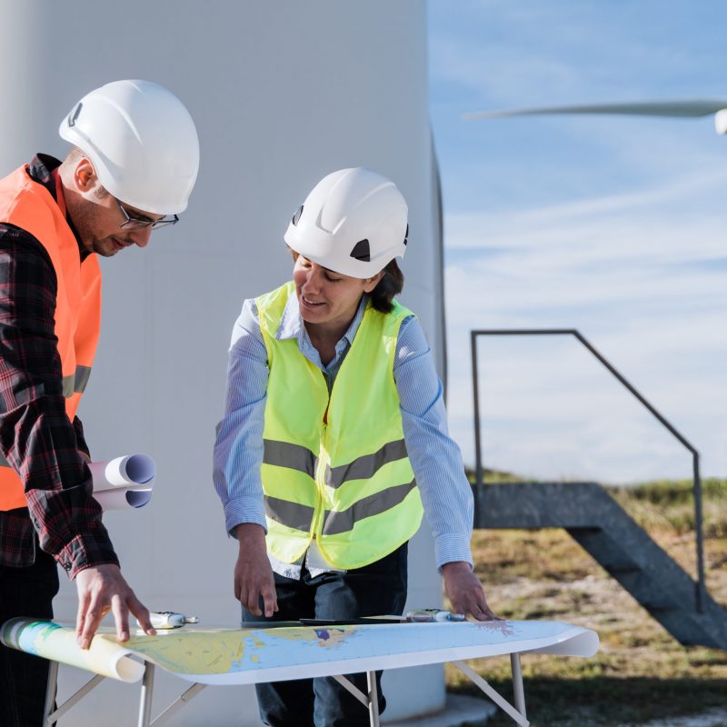 Renewable energy concept - Engineer people working at clean wind farm - Renewable energy concept - Focus on faces
